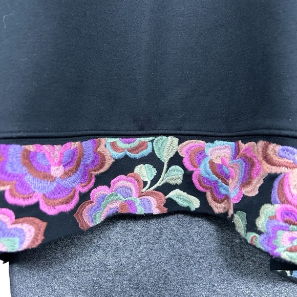 Johnny Was Bee Active Long Sleeve Crew Embroidered Pullover Top Size XXL 2X Boho - Picture 12 of 16